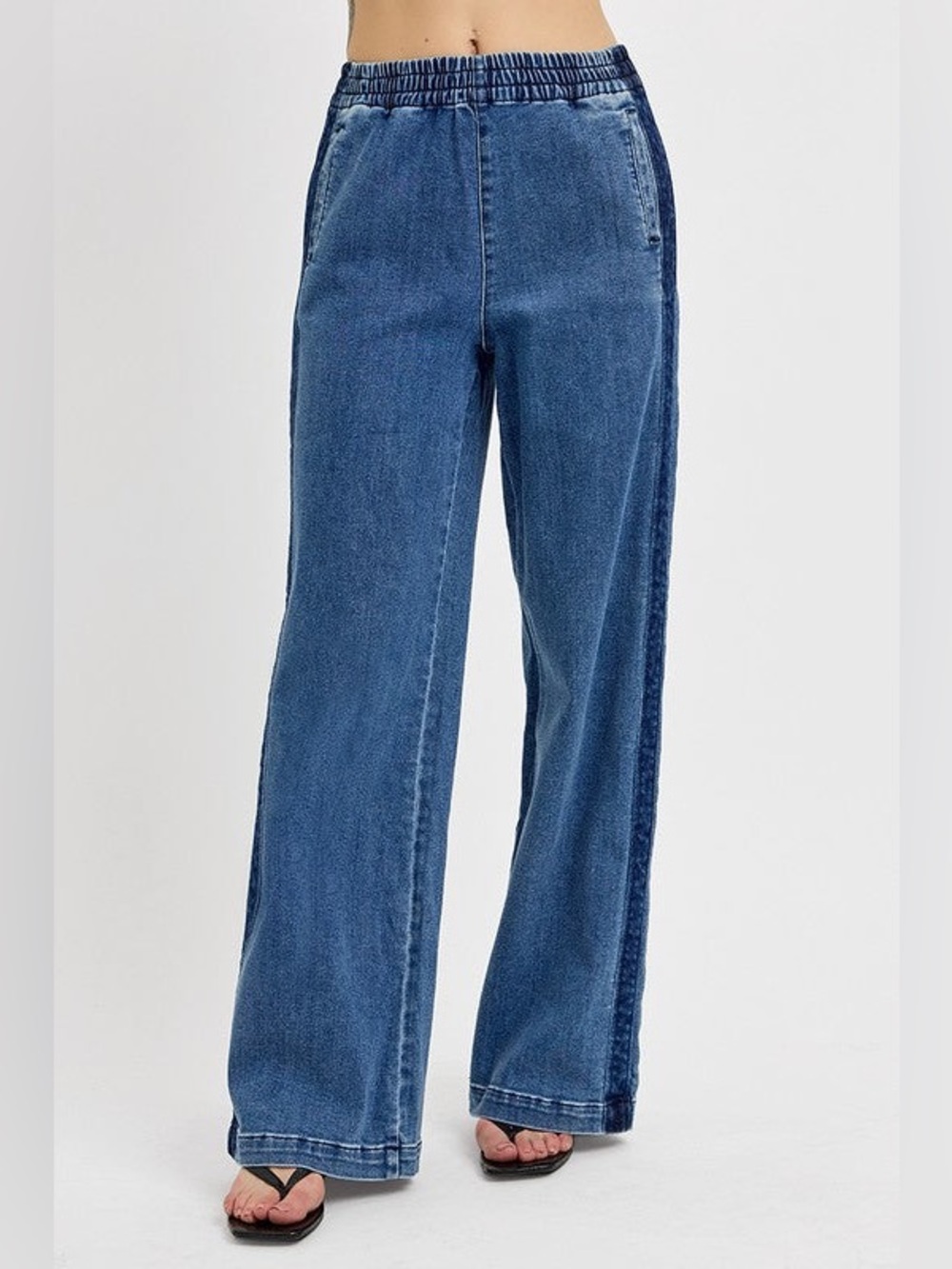 Elastic High-Rise Wide Leg Jeans in Blue